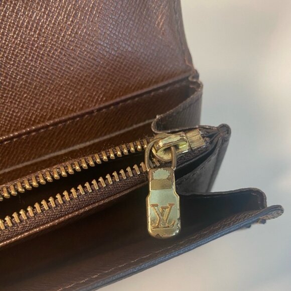 ⭐️Louis Vuitton Damier Ebene Sarah Wallet - Picture 12 of 12